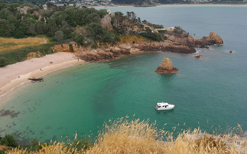 This image has an empty alt attribute; its file name is Beauport-Jersey-2024-1-1024x639.jpg